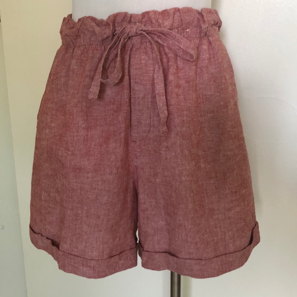 UNIQLO HIGH WAIST SHORTS.